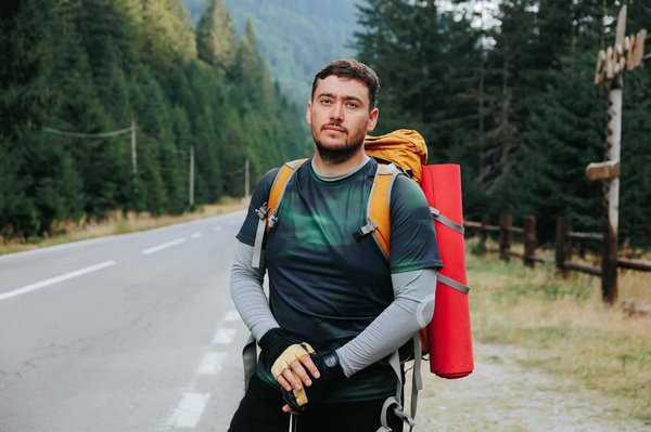 Comment planifier une expédition pour observer les gorilles dans les montagnes de Bwindi, Ouganda?